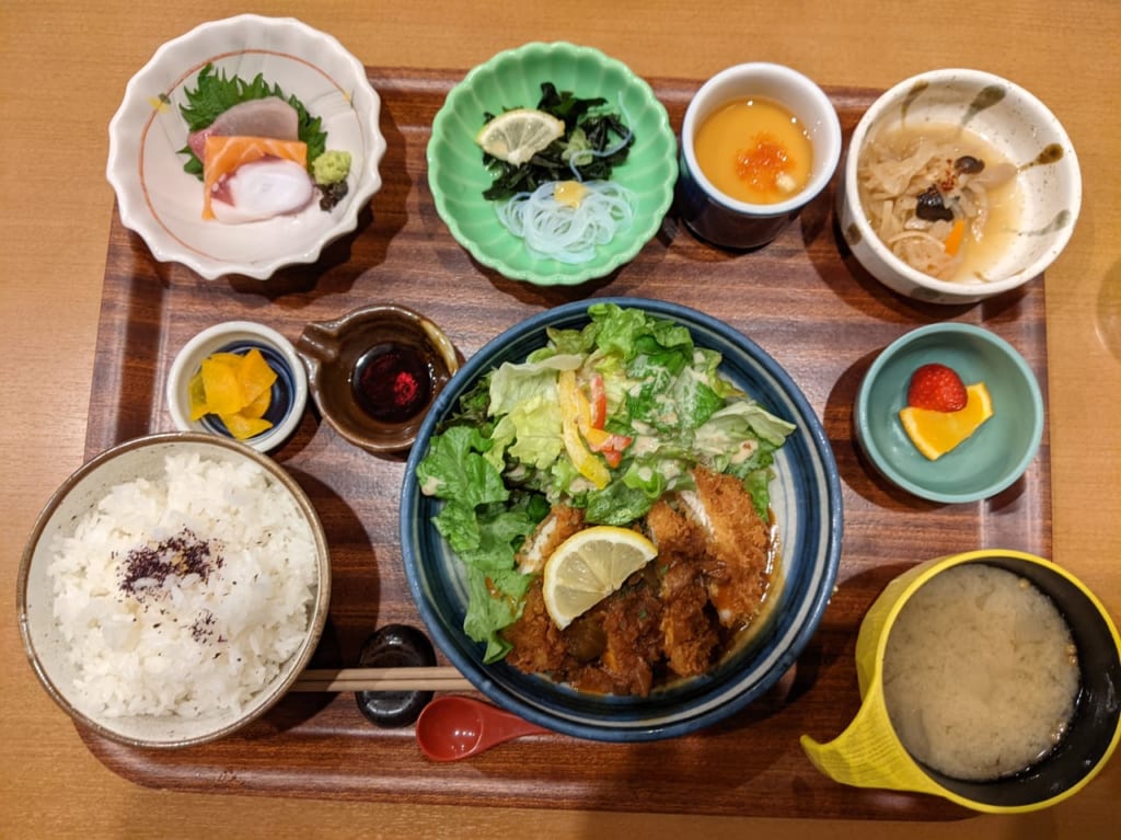 食堂ONE STARの定食