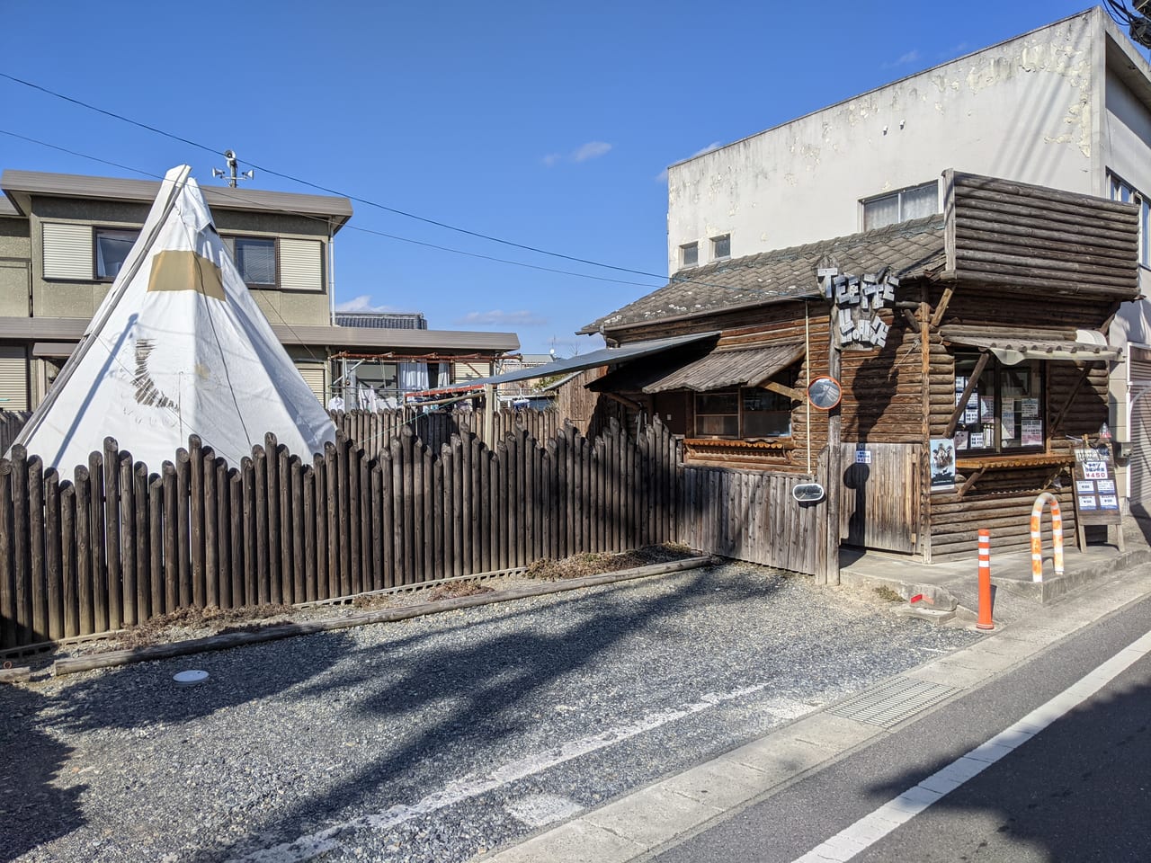 ティピーハウスの全景