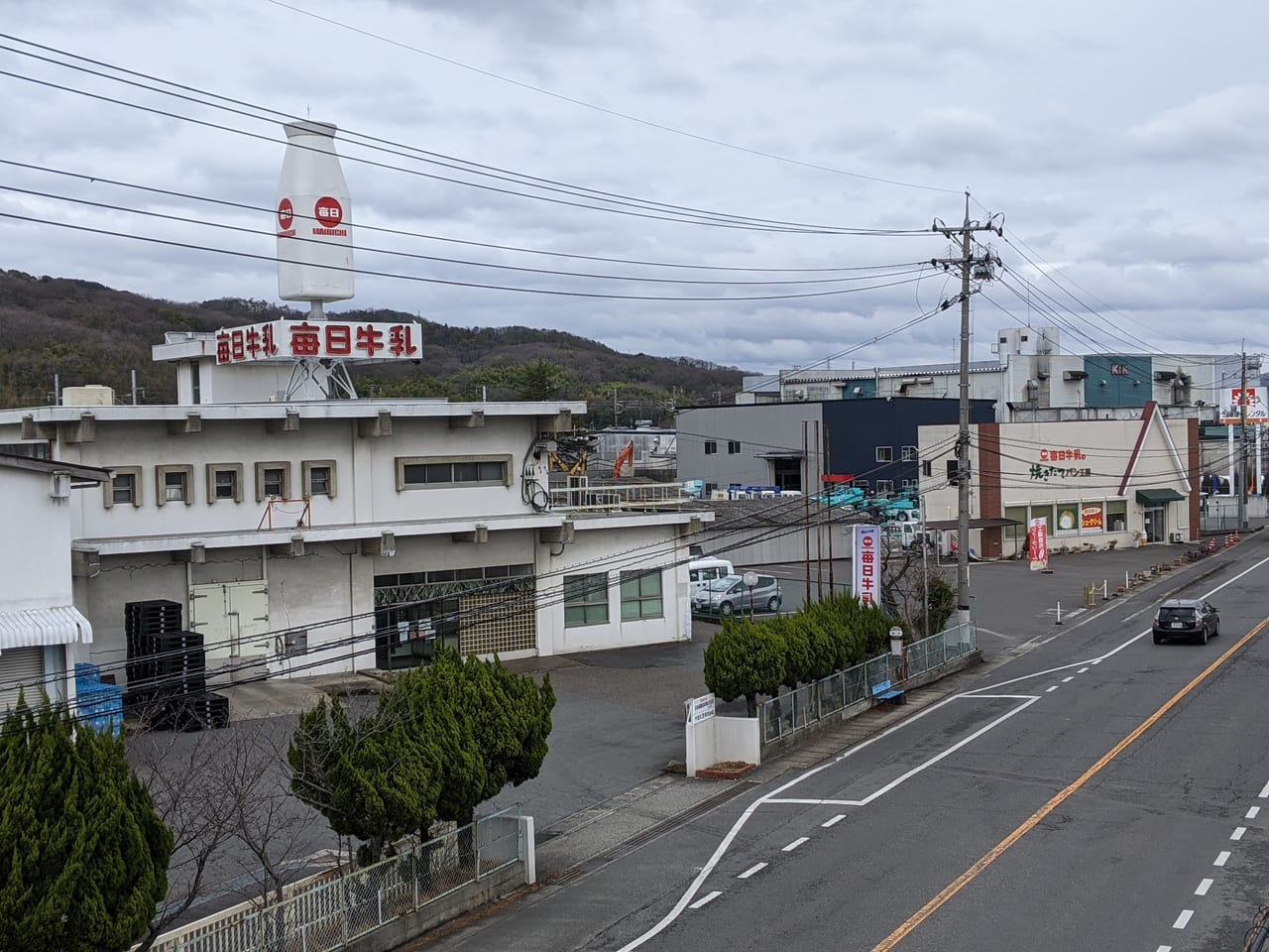 毎日牛乳p加山営業所と焼き立てパン工房