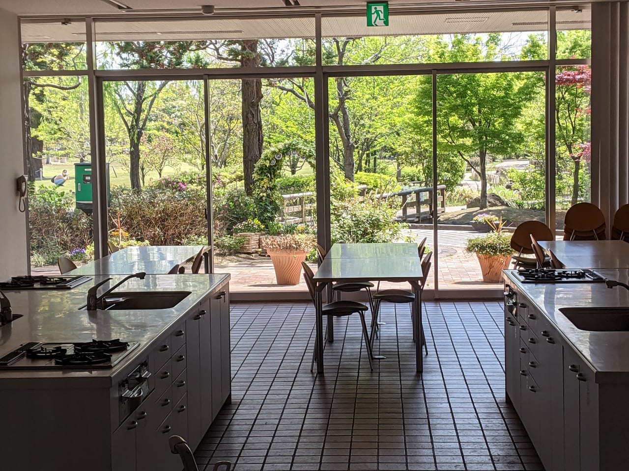 西大寺緑花公園百花プラザ実習室からの眺め