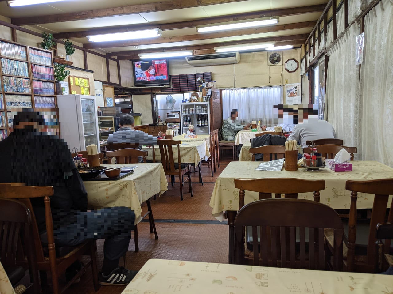 浅越食堂の店内