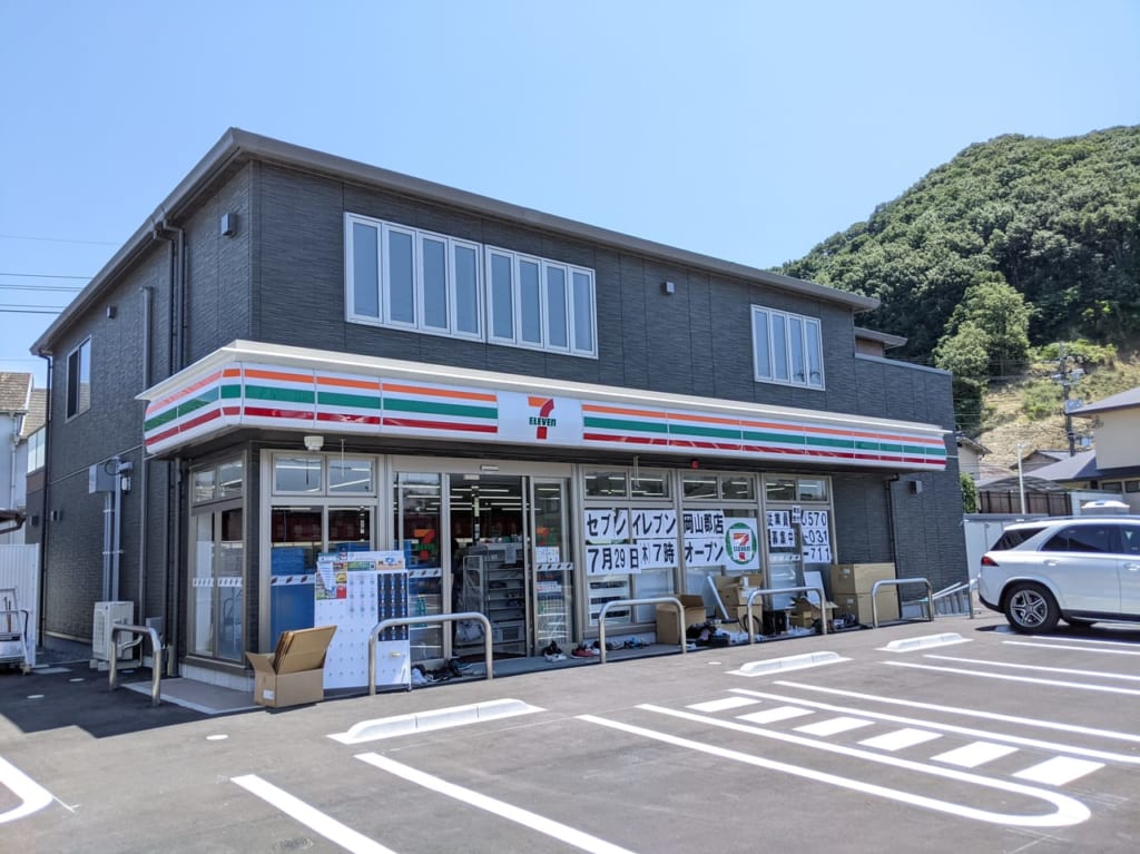 開店準備中のセブン-イレブン岡山郡店