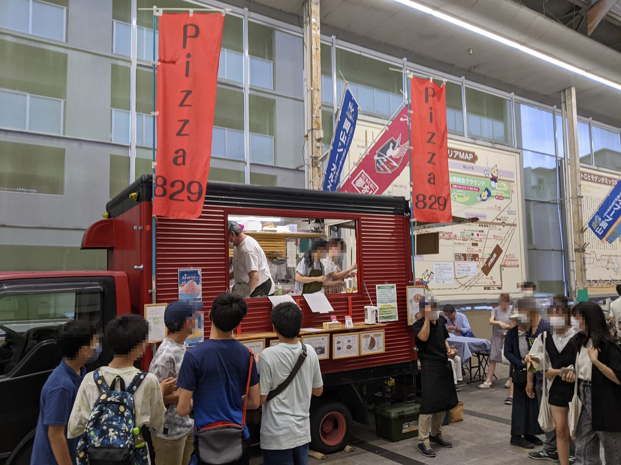 奉還町商店街土曜夜市の様子