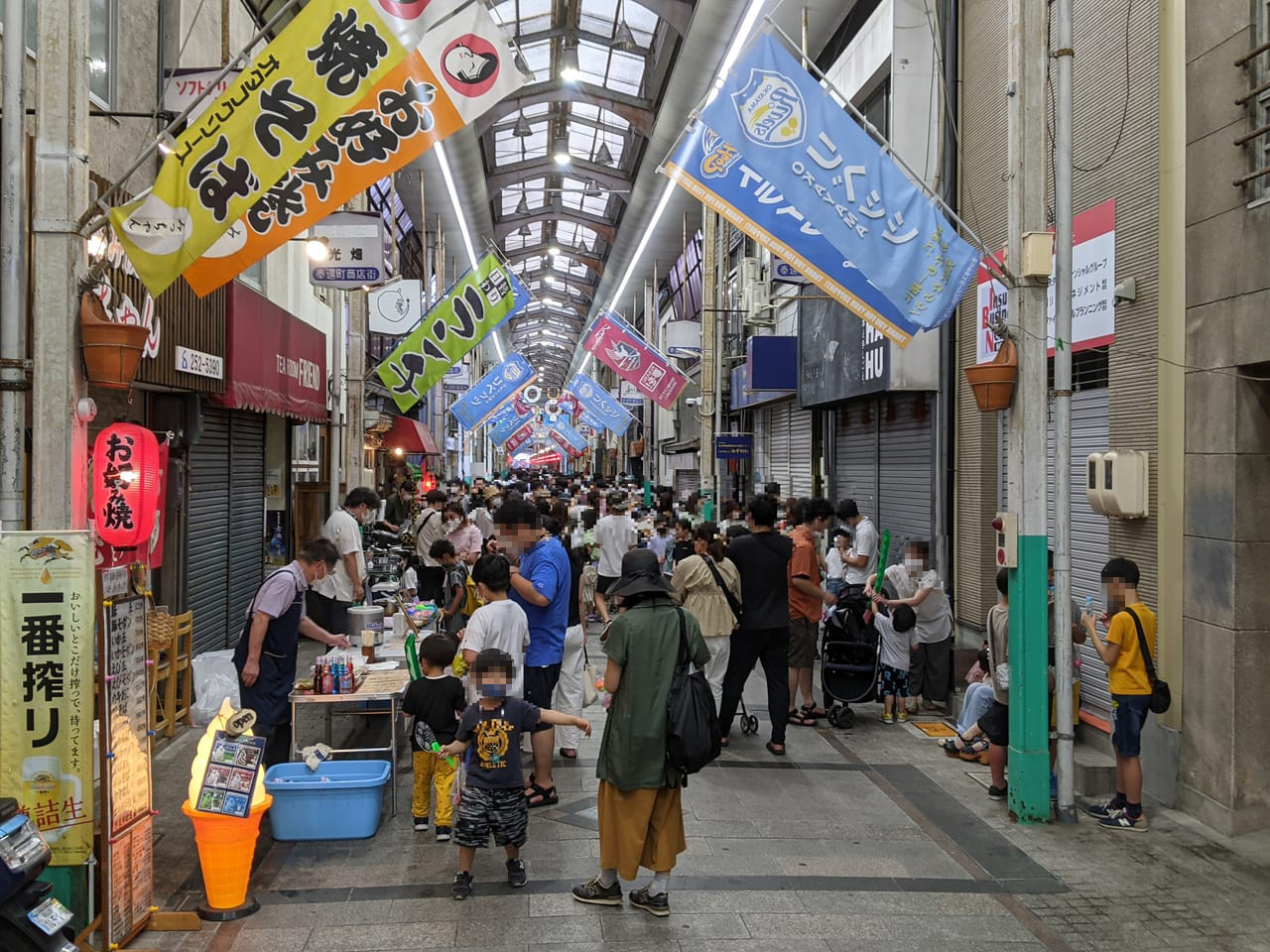 奉還町商店街土曜夜市の様子