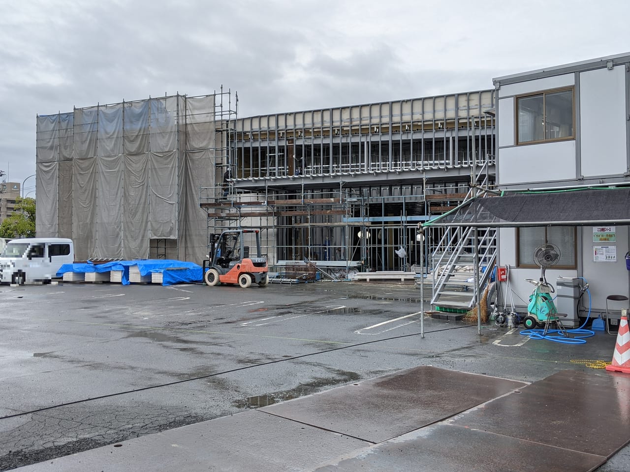 建替え工事中のスーパードラッグひまわり下中野店