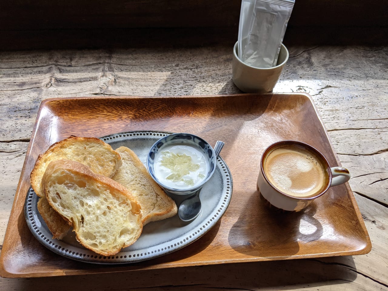 カフェモヤウの朝ごはん（トーストと飲み物）