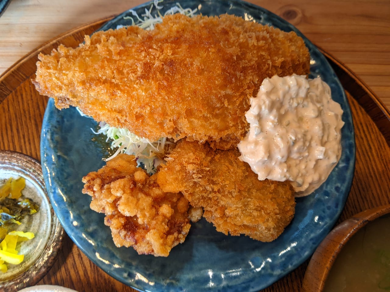 食堂くるりのミックスフライ定食