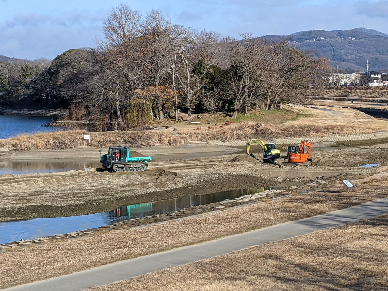 旭川の堆積土砂の移動