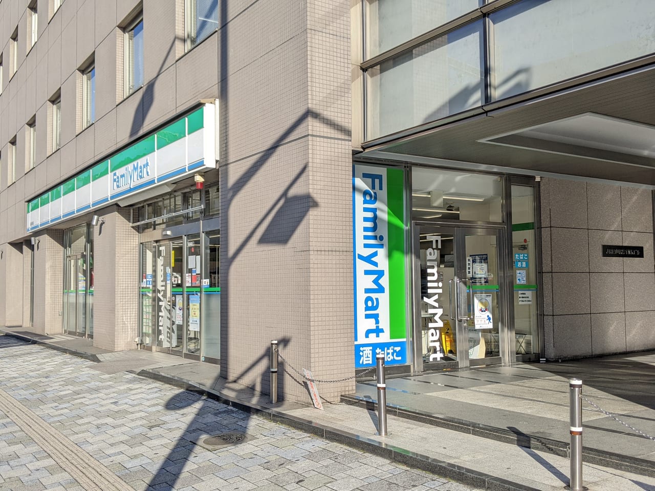 ファミリーマート岡山駅前店の外観