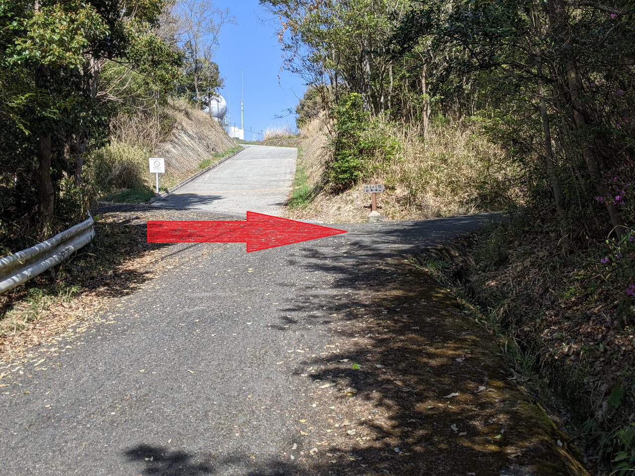 芥子山のアプローチ