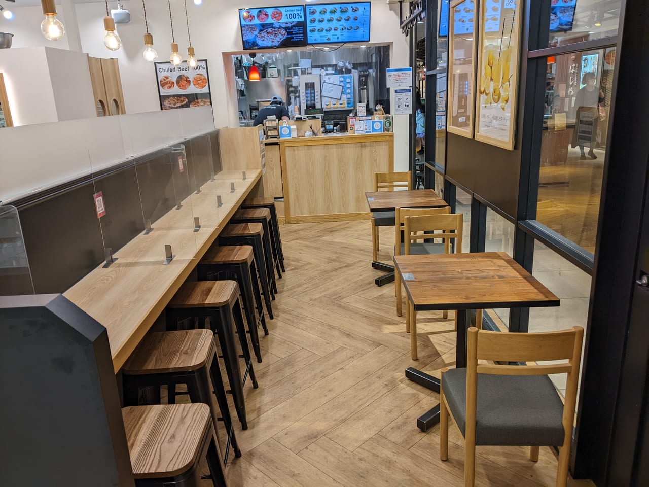 「the 3rd Burger 岡山一番街店」の店内