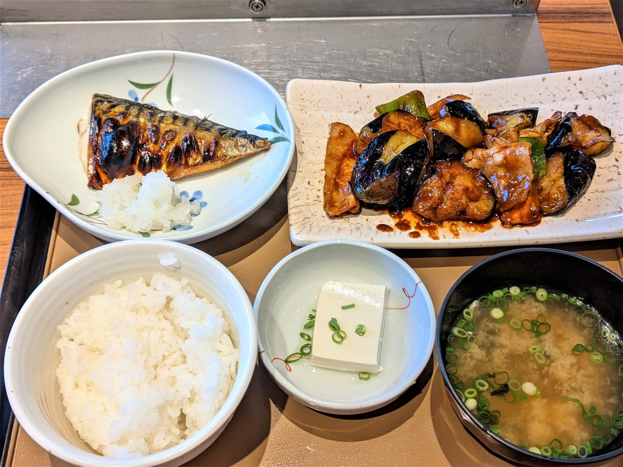 やよい軒岡山新保店の「なす味噌と焼魚の定食」
