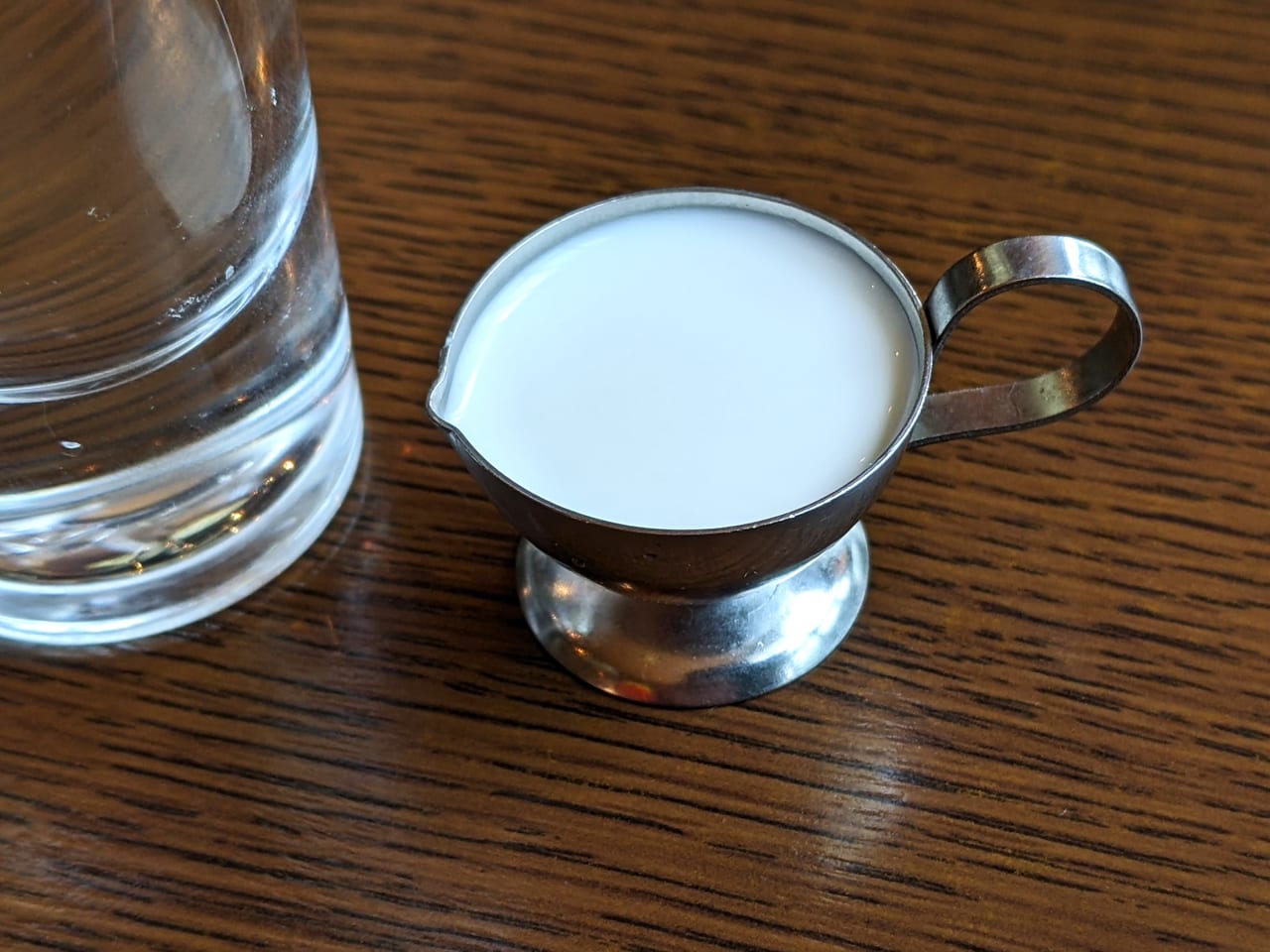「純喫茶ダンケ」のミルクポット