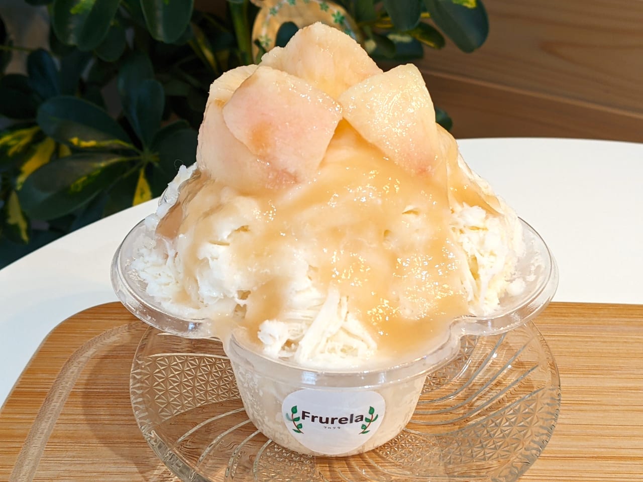 「Frurela（フルリラ）」の白桃ミルク氷