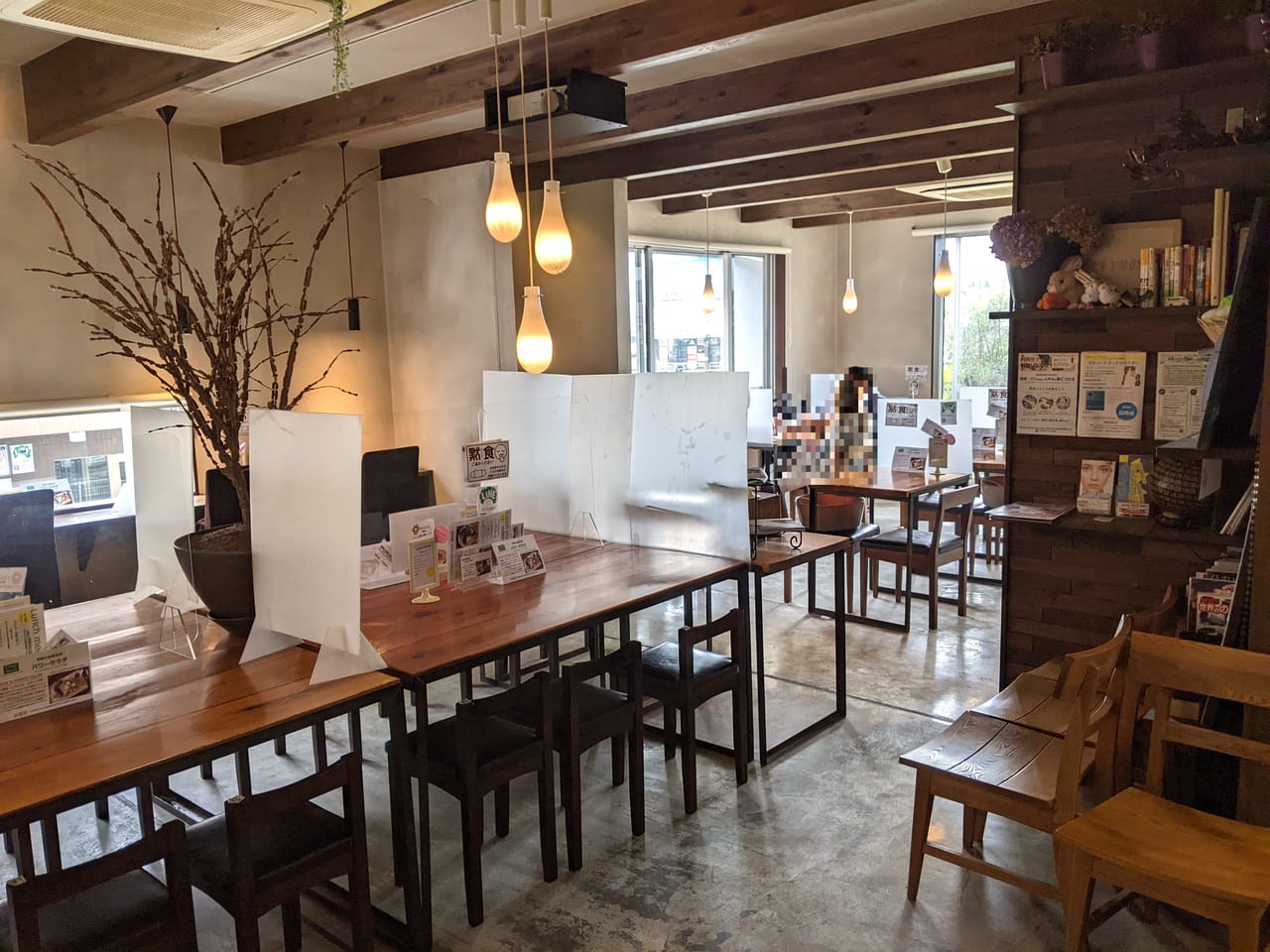 「restore cafe アリアドネ」の店内