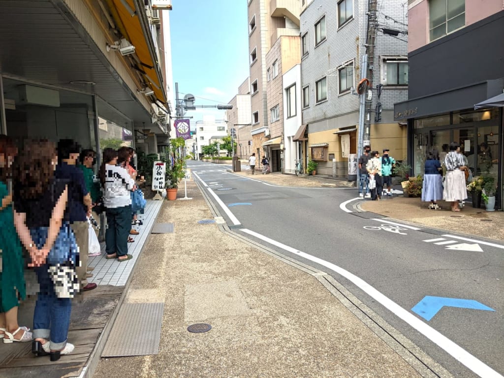 「表町焼菓子店」の行列