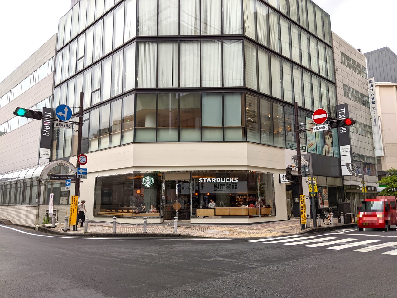 「スターバックスコーヒー岡山天満屋店」の外観