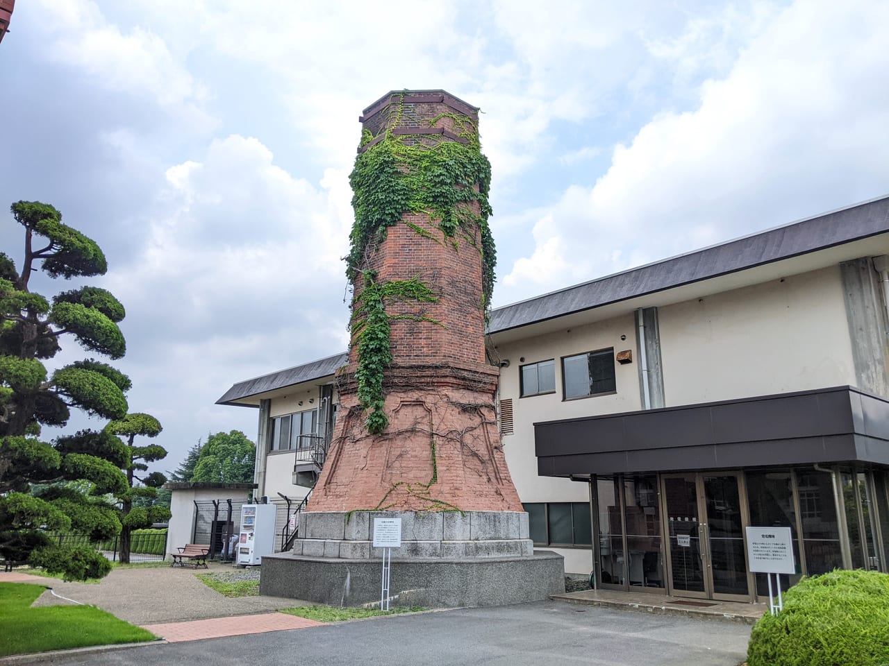 岡山市水道記念館の旧動力室煙突