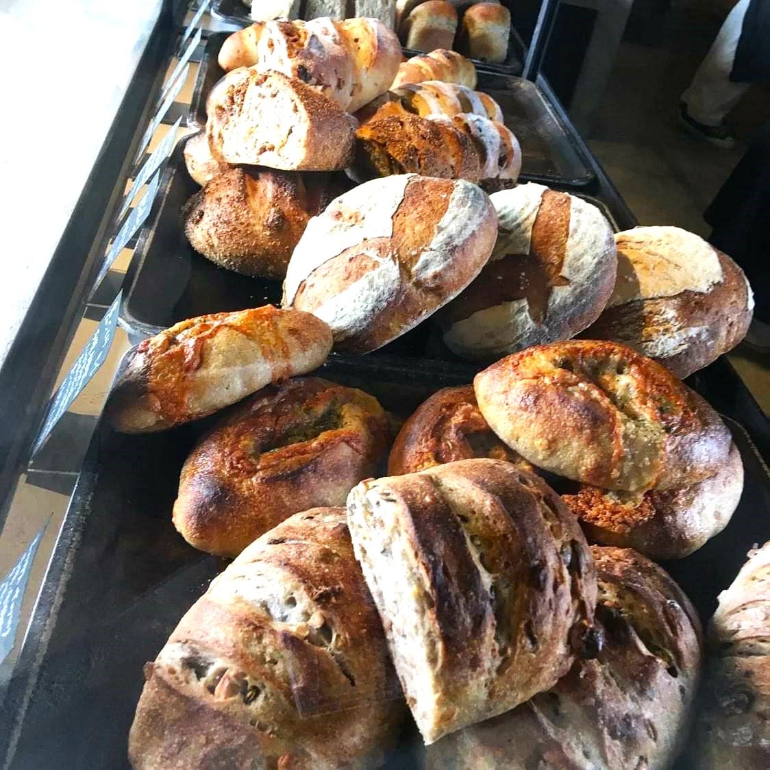 「パンとおやつ」の出店者（Earth Bread）