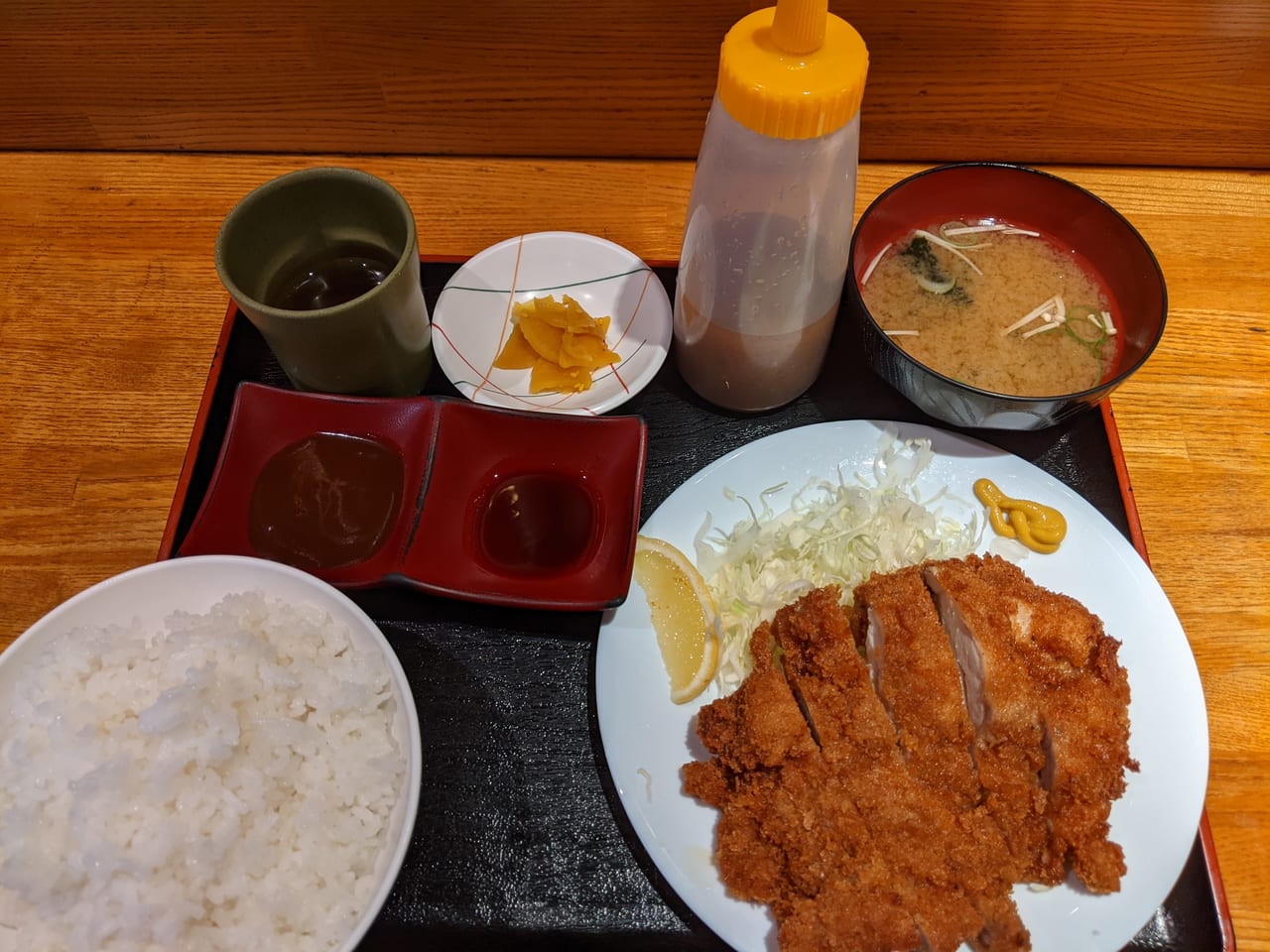 「ファミリーIZAKAYA 鳥まる」のチキンカツセット