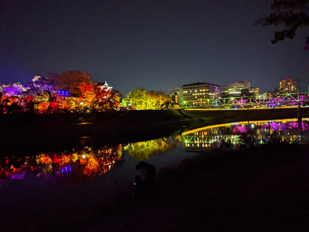 旭川に映る夜景