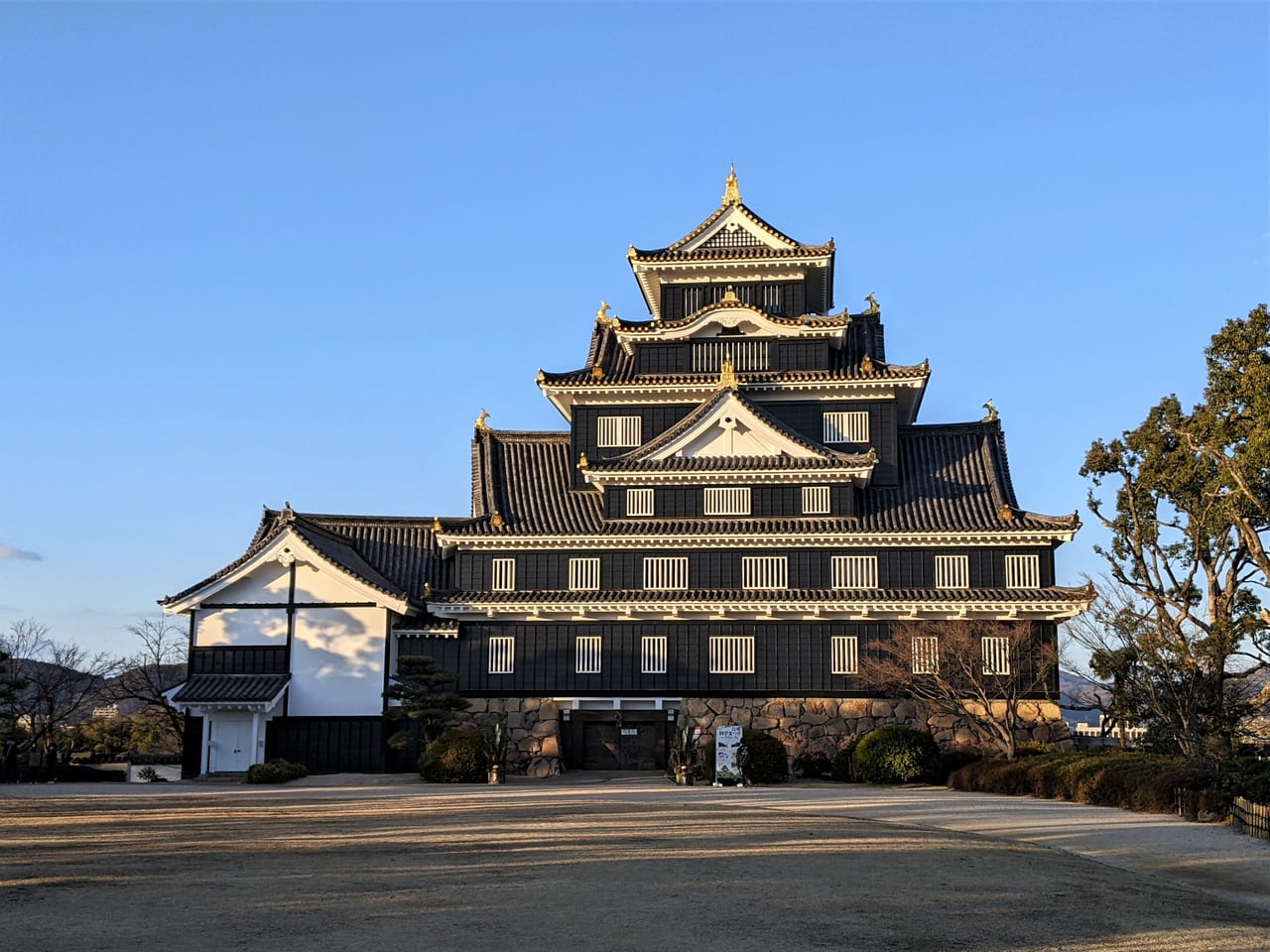 岡山城天守閣（2022年12月）