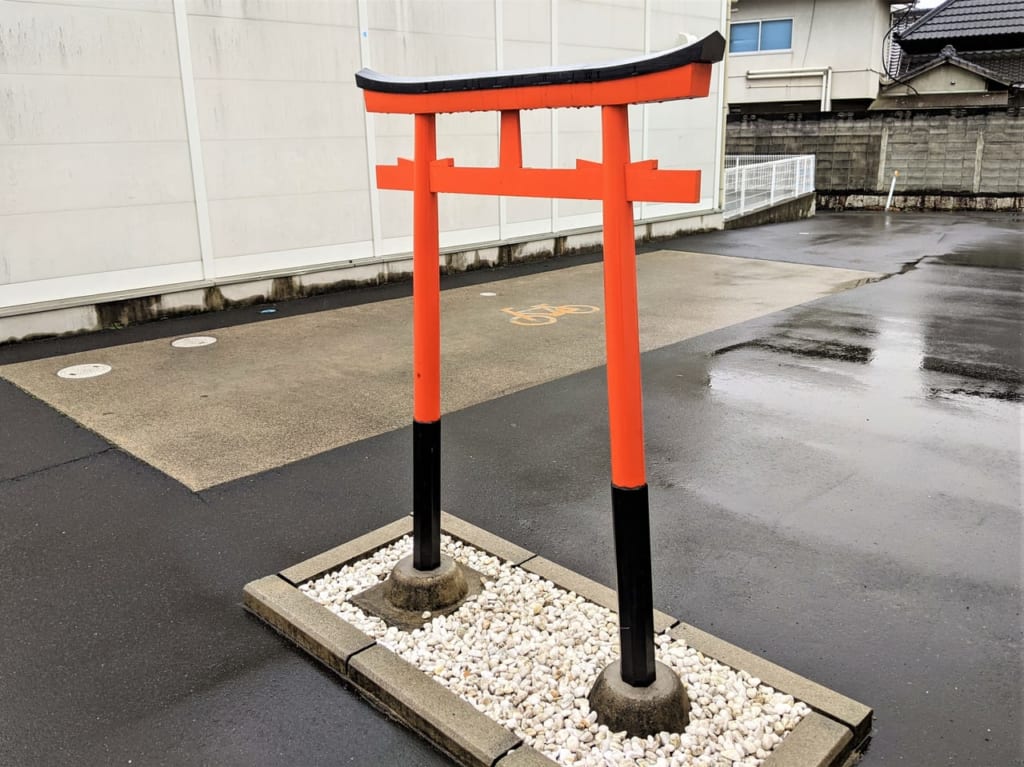「ファミリーマート高松稲荷店」の鳥居