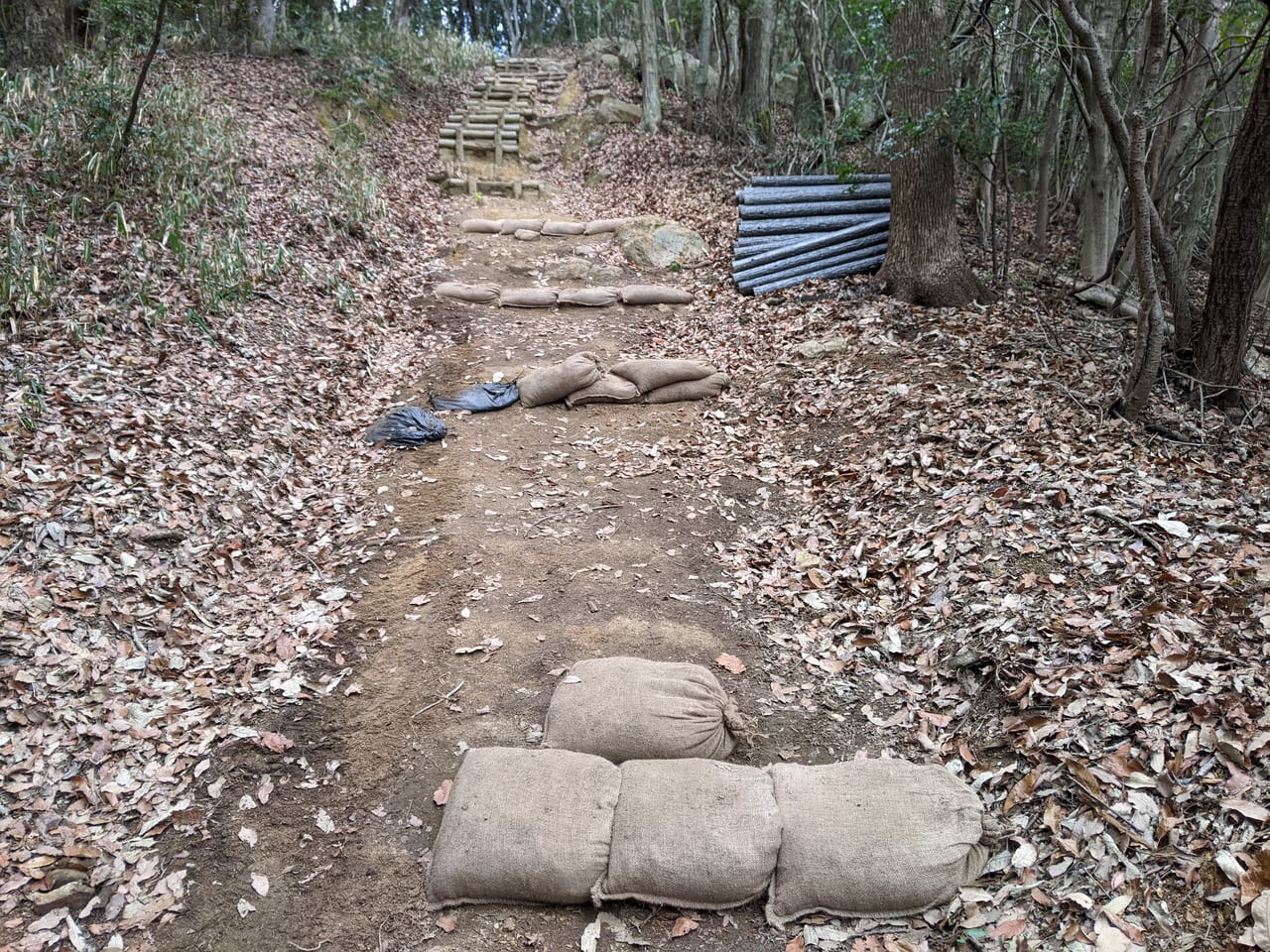 里山センター ～ 落ちない石へのルート