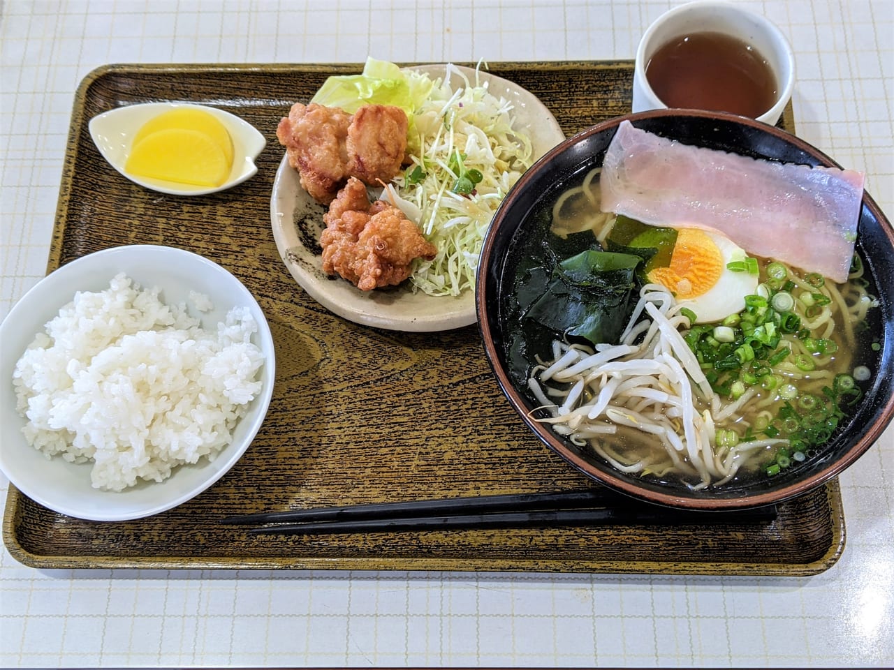 「レストラン今辰」の塩ラーメン定食