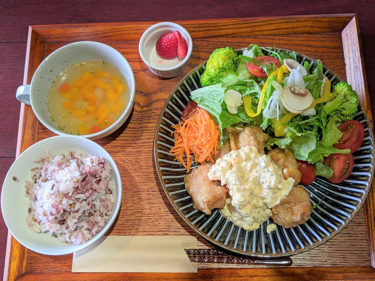 「古民家カフェ＆Cafe Hanare」の チキン南蛮定食