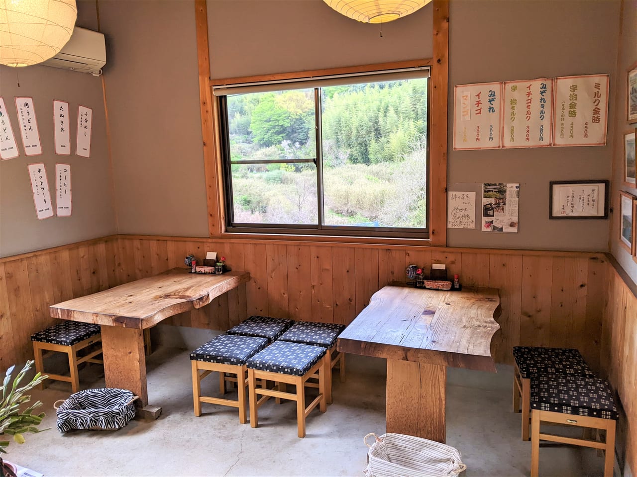 「峠の茶屋」の店内