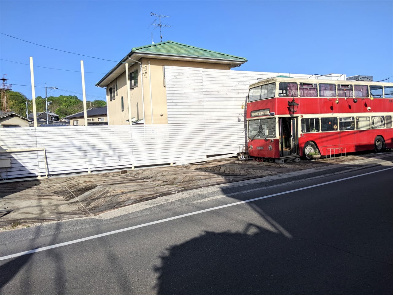 「MONTAGUE」の駐車場