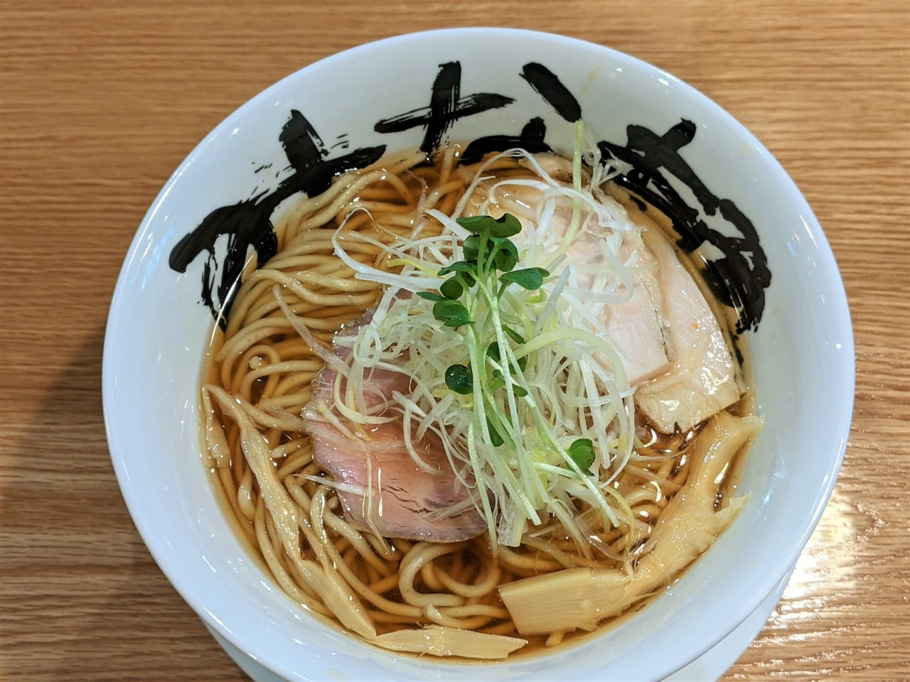 「みな麺 岡山店」の清め染醤油らーめん