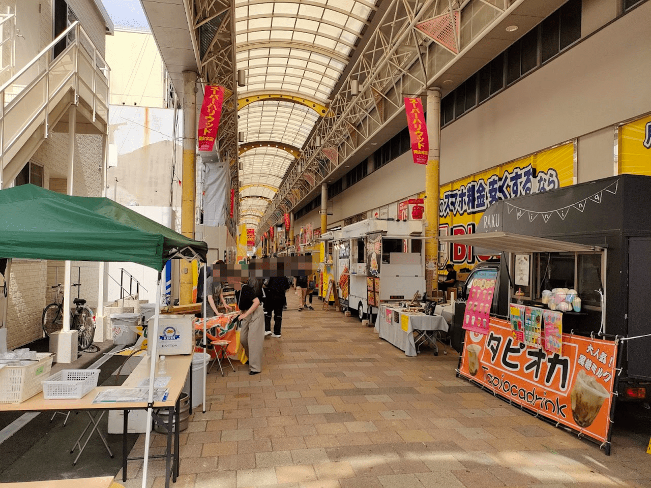 岡山駅前よりより夜市