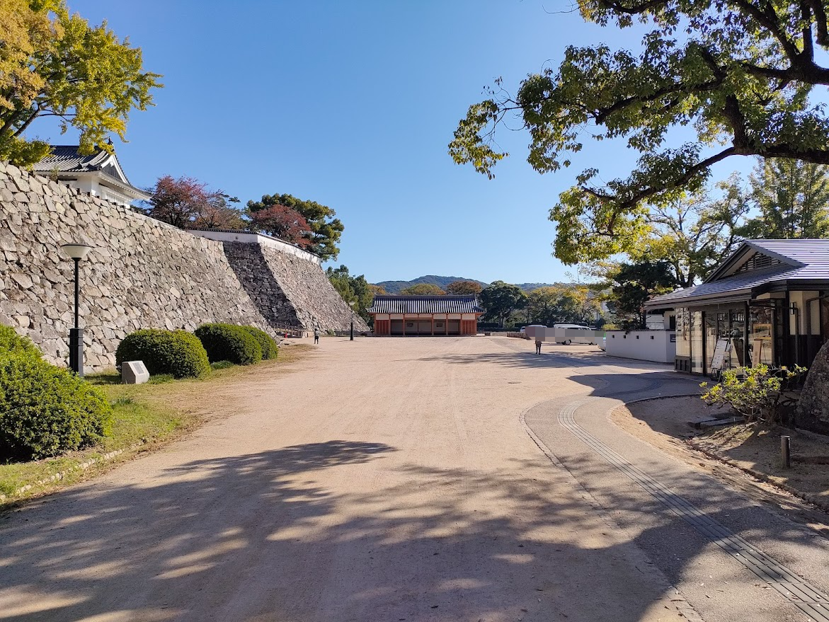 岡山城下の段広場