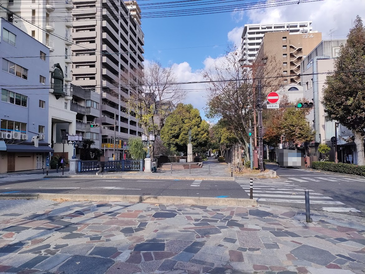 西川緑道公園（野殿橋デッキステージ）