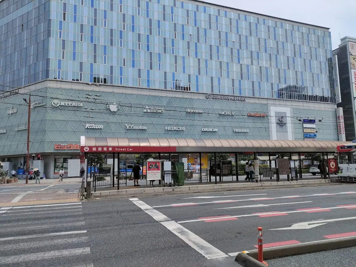 路面電車「岡山駅前電停」