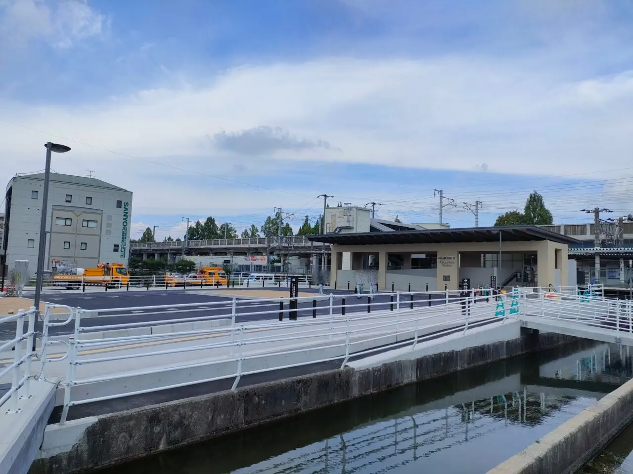 高島駅南口駅前広場