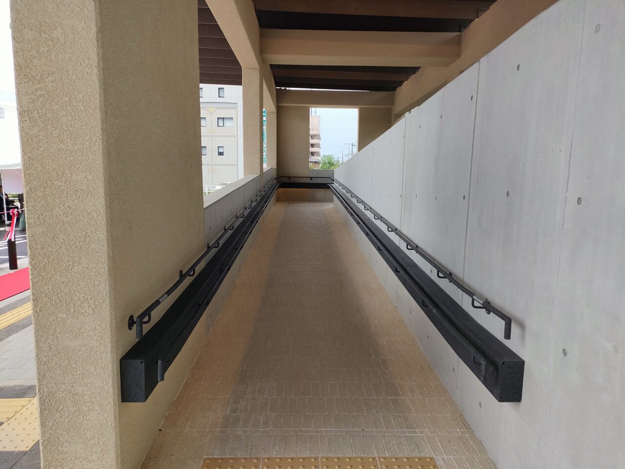 上屋付きスロープ