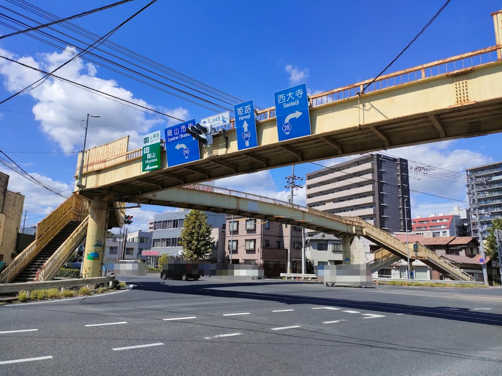 門田屋敷の歩道橋