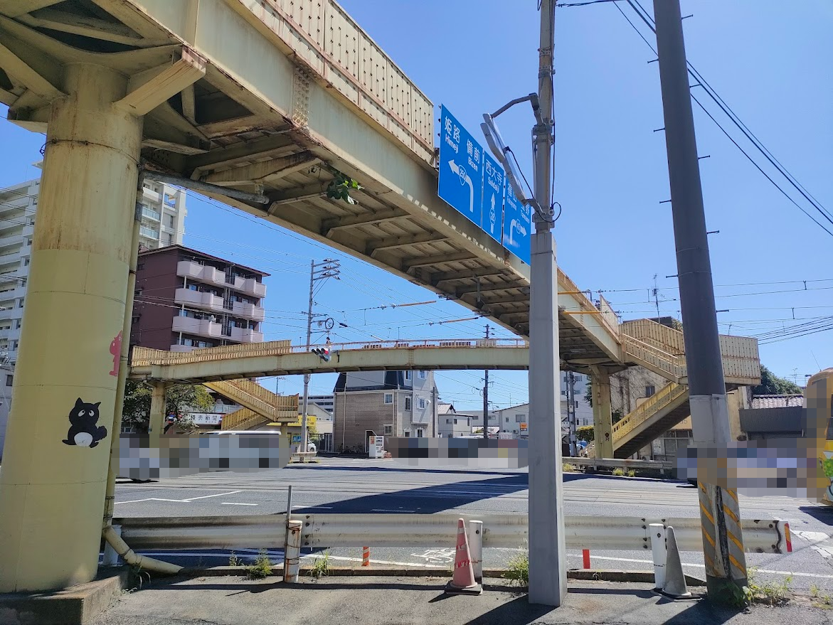 門田屋敷の歩道橋