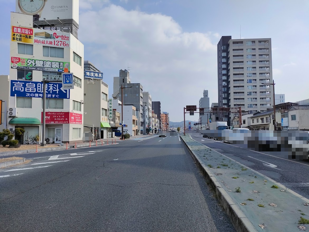 東山通り（大雲寺交差点の東方向）