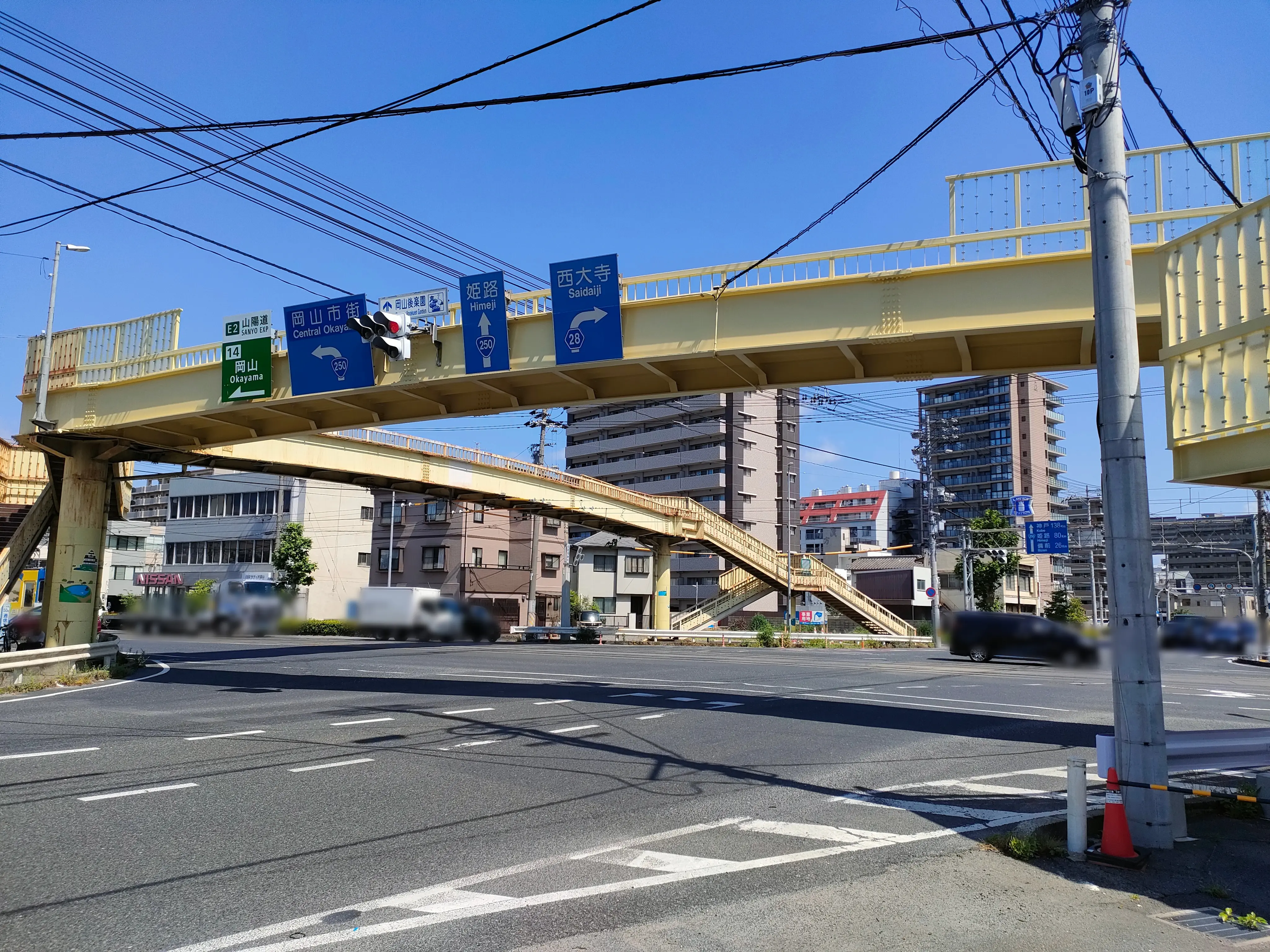 門田屋敷の歩道橋