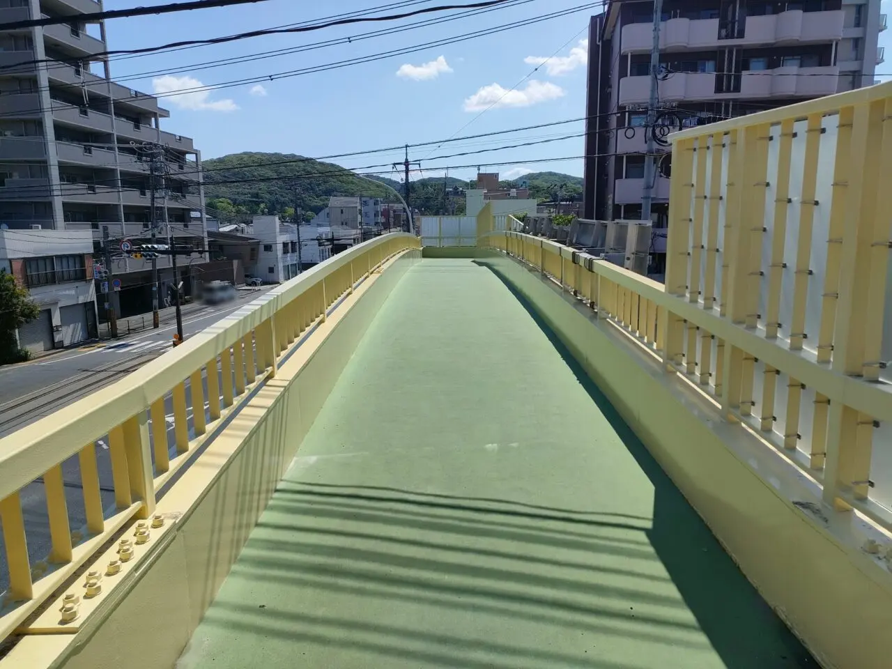 門田屋敷の歩道橋