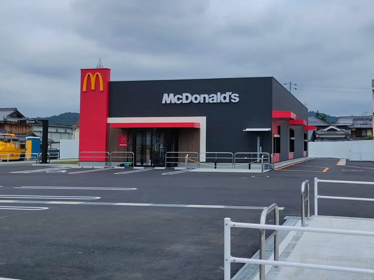 マクドナルド 53号津高店