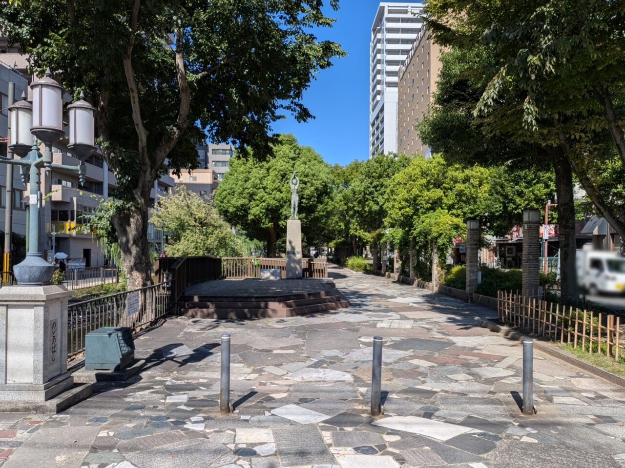西川緑道公園 野殿橋ステージ